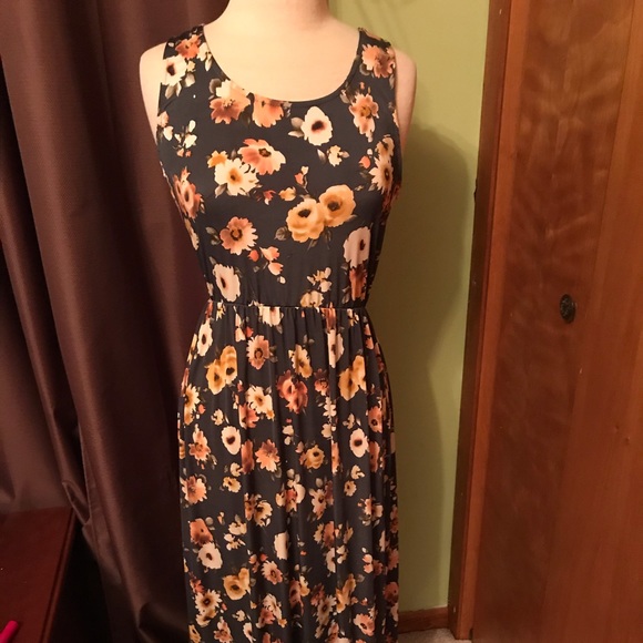 Floral maxi by Entro with side slits - Picture 1 of 7